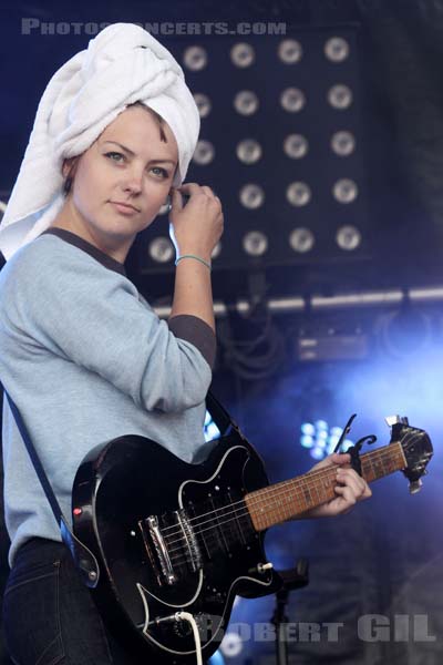 ANGEL OLSEN - 2014-08-14 - SAINT MALO - Fort de St Pere - Scene des Remparts - 